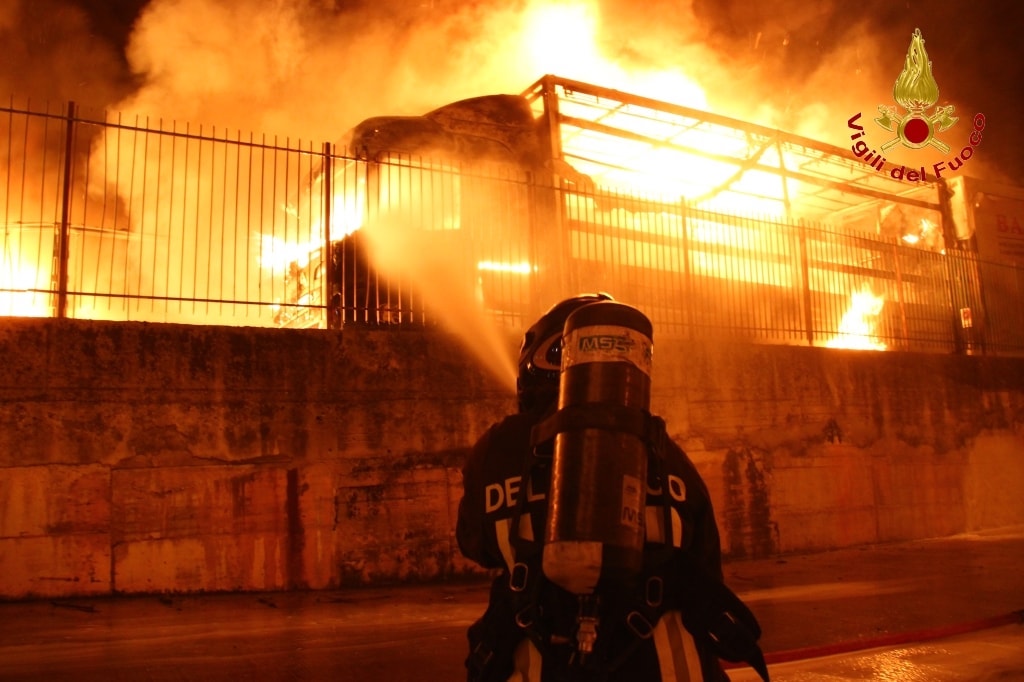 Incendio Montefredane, Arpac monitora i livelli delle diossine