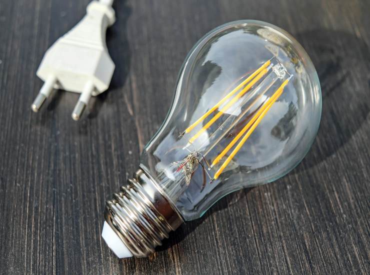 Energia elettrica (Pixabay)-irpiniapost.it