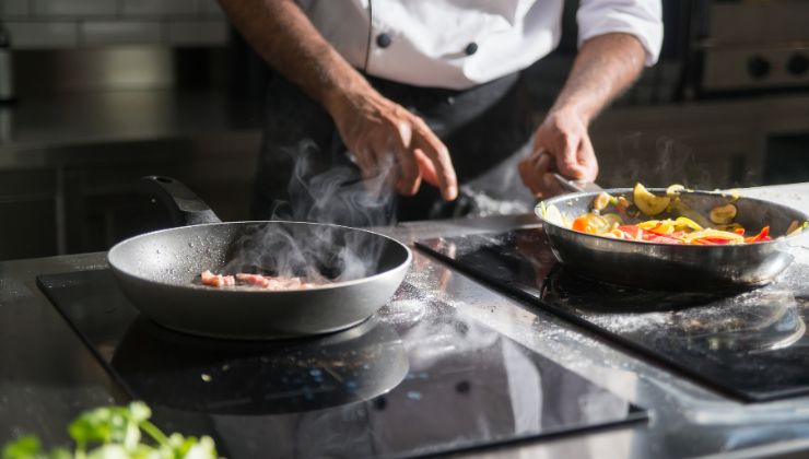 Lo chef assume a stipendi folli: cosa sapere