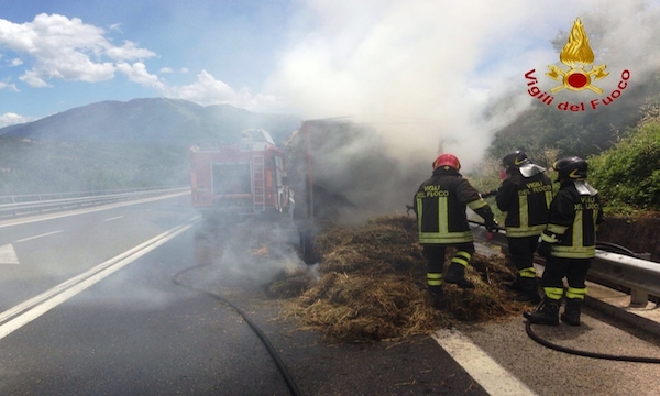 Incendio furgone Caposele (1)