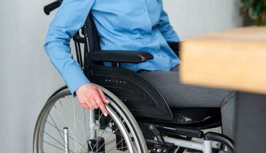 Ultim’ora 104: addio ai disabili sui voli di linea | Non possono più salire sugli aerei: non sono graditi