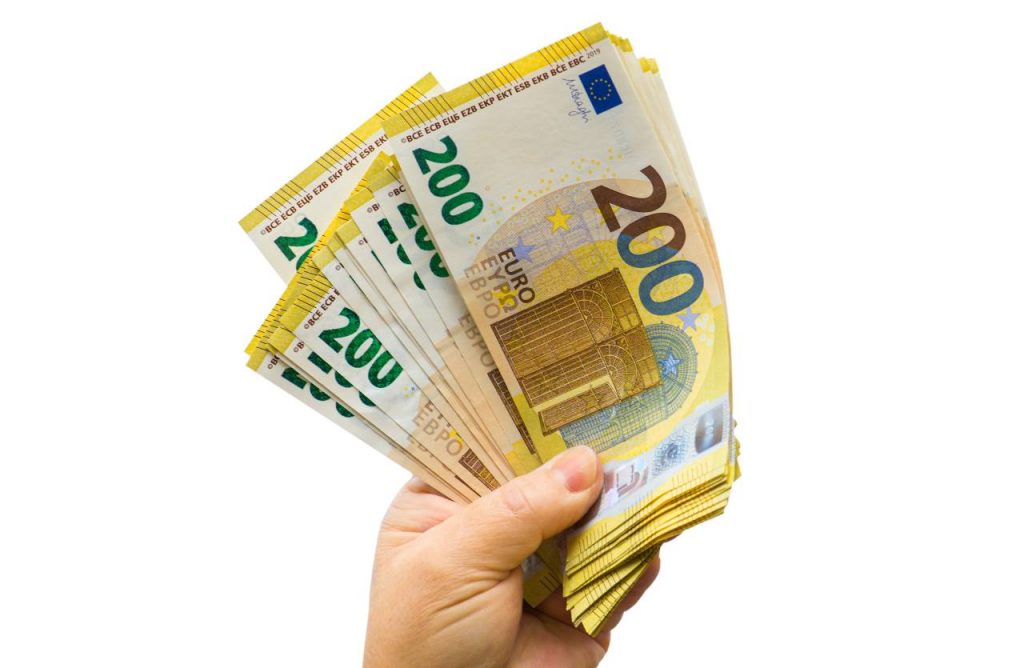 banconote in mano