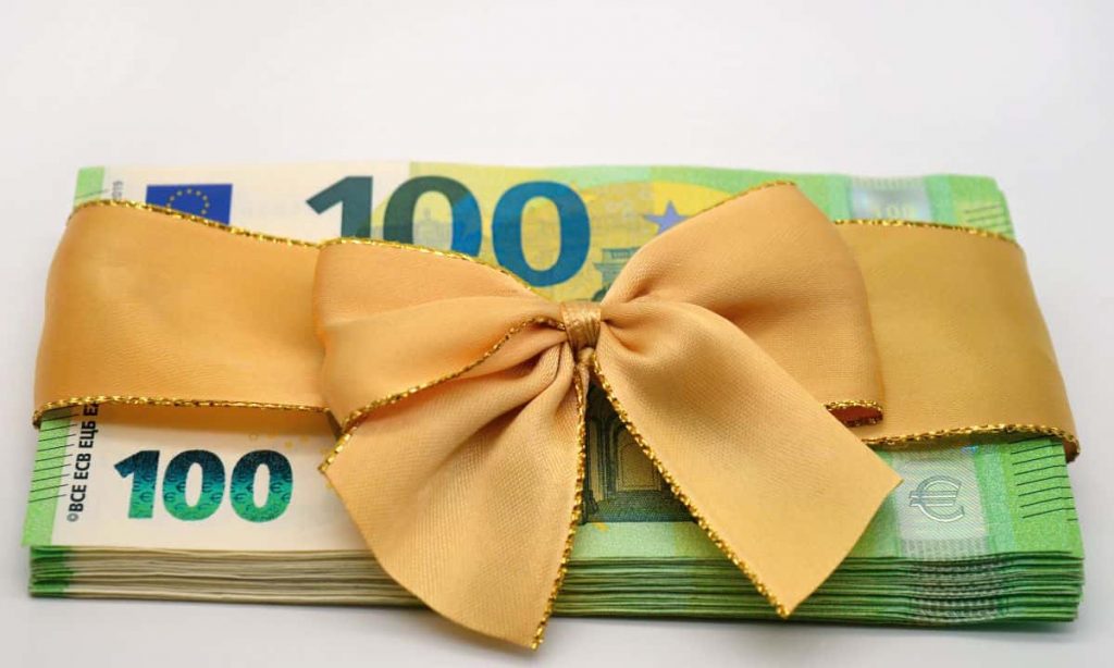 100 euro in più per tutti: ecco perché