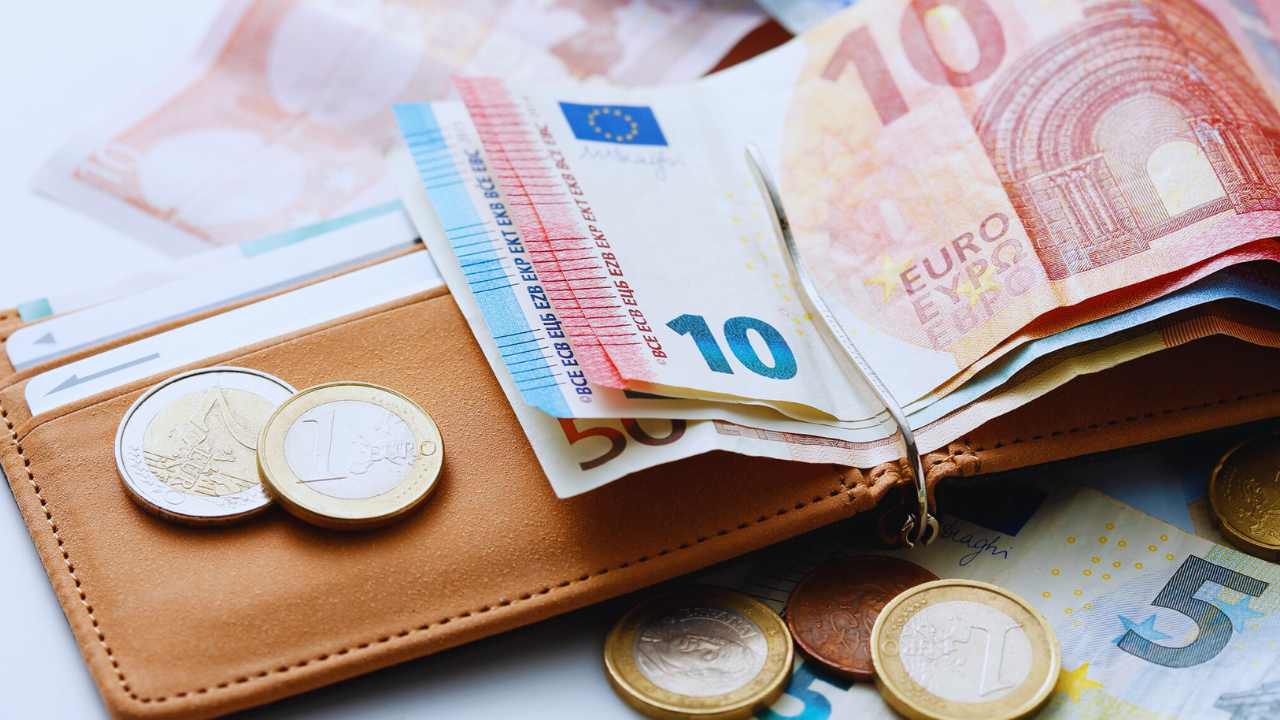 Dimezza la bolletta con una semplice manopola: risparmiati 100 euro | Cosa fare prima di accendere il riscaldamento