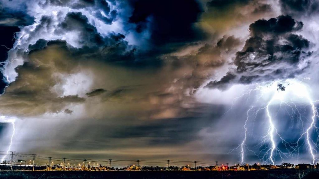 Uragano in arrivo, allerta rossa