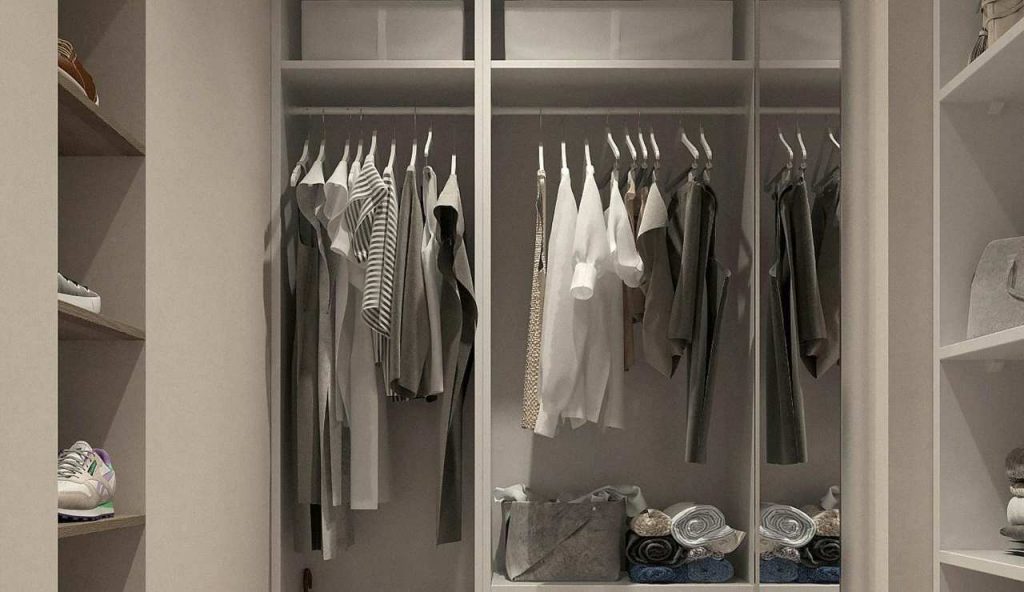 Non sei depresso, devi solo fare il cambio di stagione | Il trucco per riprendere vitalità aggiornando l’armadio