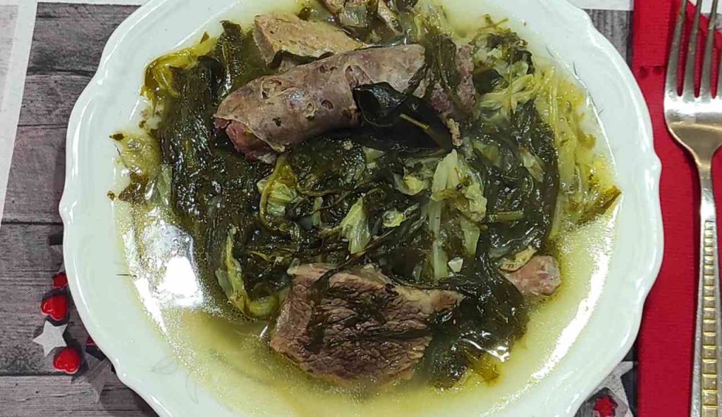 La “Minestra Maritata” perfetta esiste | come fare il mix perfetto tra carne e verdure: il matrimonio del gusto campano