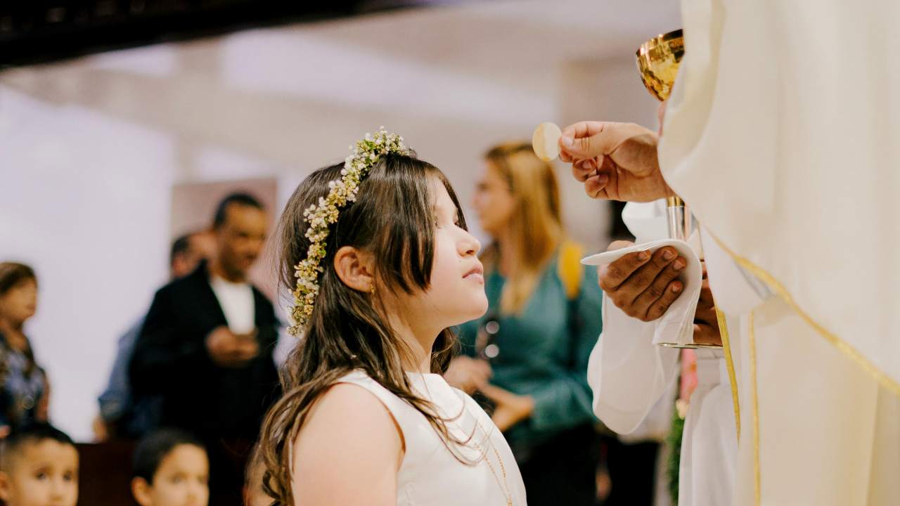 Si salvi chi può | Arriva la proposta di una tassa sull’oro: anche per quelli della prima Comunione